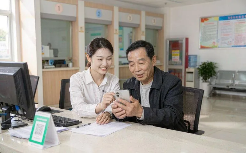 中国物业与合规人员在系统中核对巡检留痕