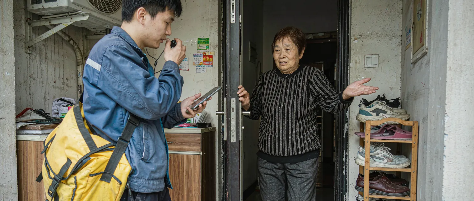 中国本地生活门店的前台在系统中处理多渠道预约与排班