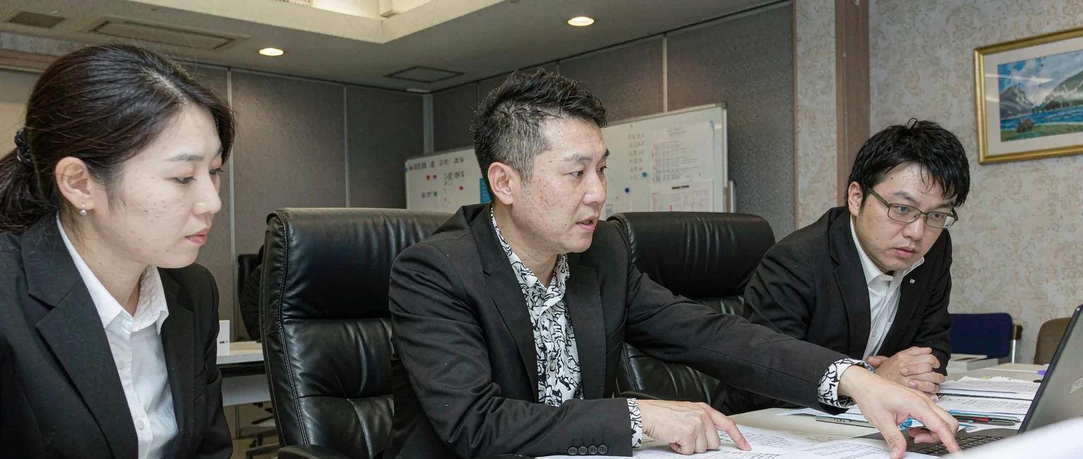 中国企业财务人员在系统中按统一模板在线编制并汇总部门预算