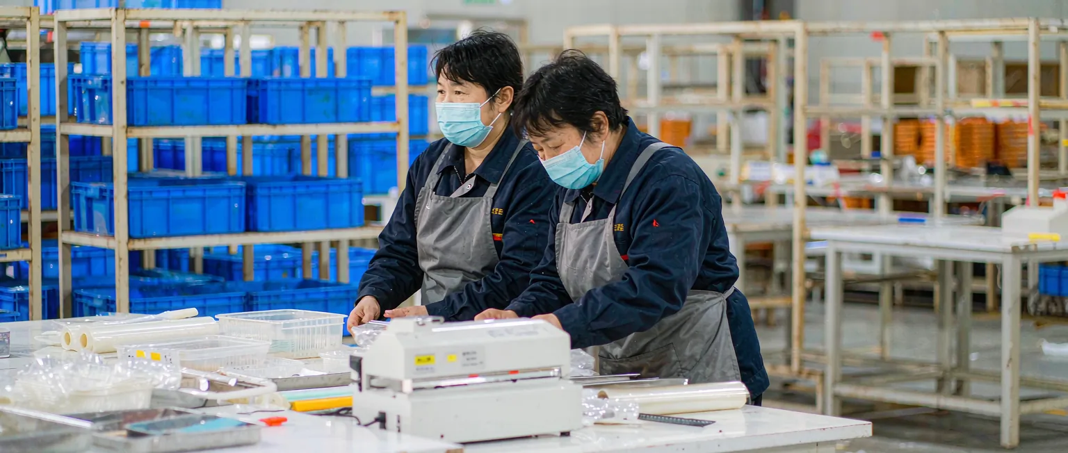 餐具集中清洗消毒与配送管理系统一线作业实景